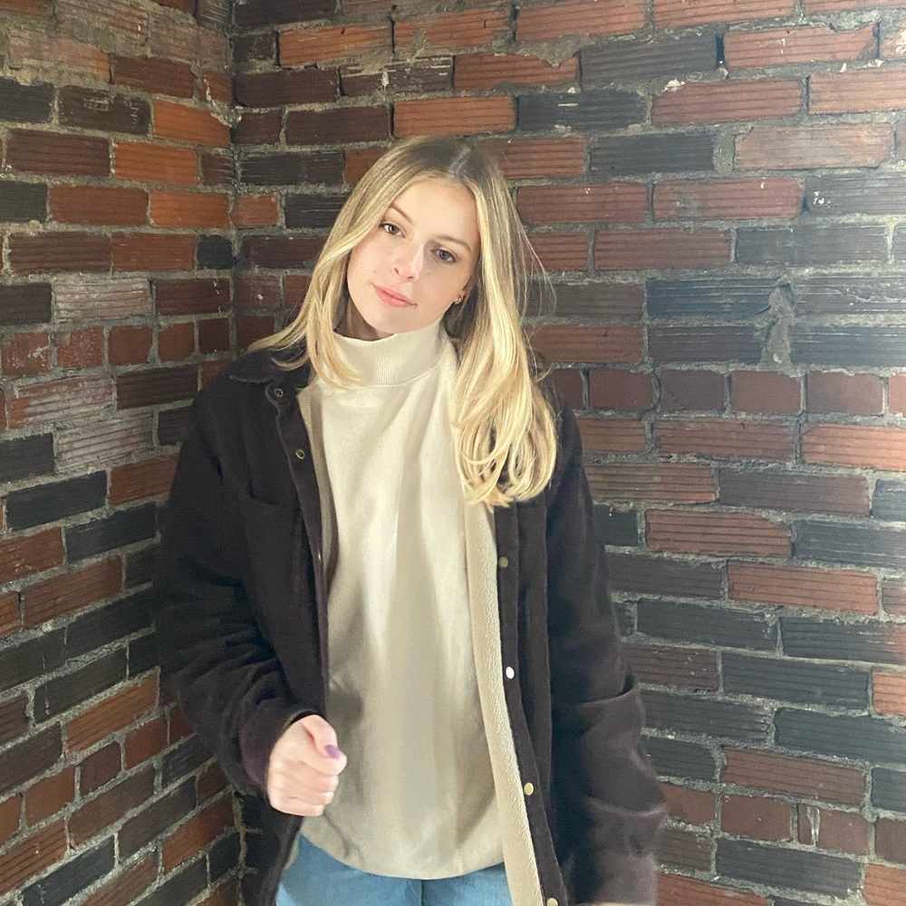 Meet your Posher, Elissa